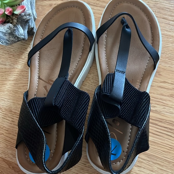 New without tag sandals, perfect for the summer. - Picture 5 of 5